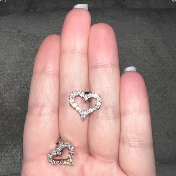 💖 18k White Gold Filled CZ Diamond Heart Earrings - Picture 14 of 16